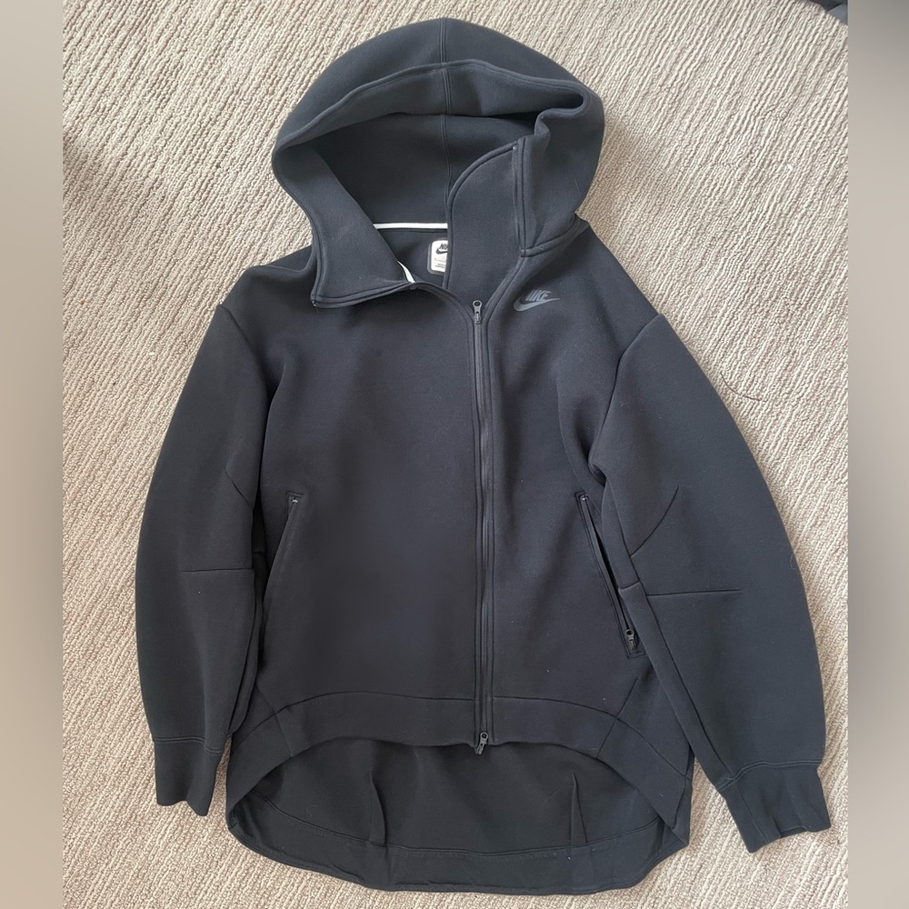 Small Women’s Nike Tech